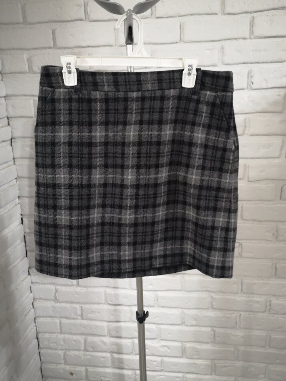 Eddie Bauer Mercer Fit Ladies Size 10 Black & Grey Plaid Lined Wool Blend Skirt